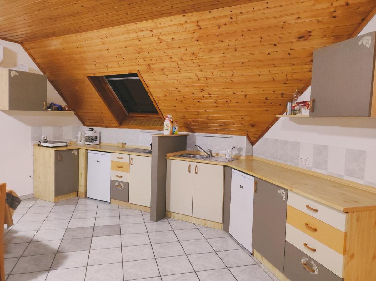 Badacsony Apartmanhaz Бадачонтомай Екстериор снимка